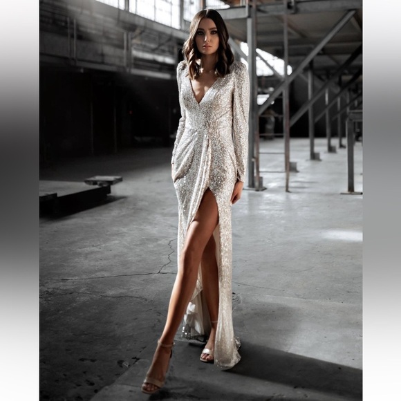 leena By Mac Duggal 26723 Silver Sequin Long Sleeve Formal Maxi Gown sz 8 - Picture 4 of 8